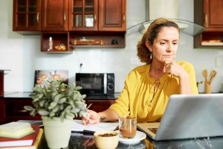 The ‘3-Tool’ Method I Use to Make $3,000/Month as a Housewife